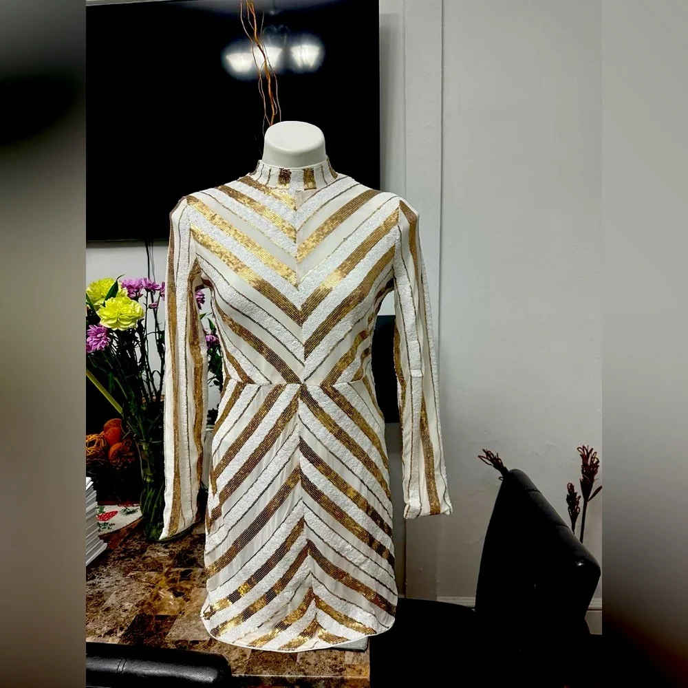 Dress - Picture 1 of 3